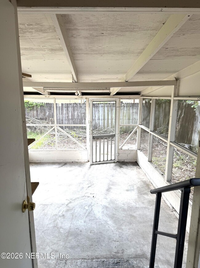 Building Photo - 1043 Seba St