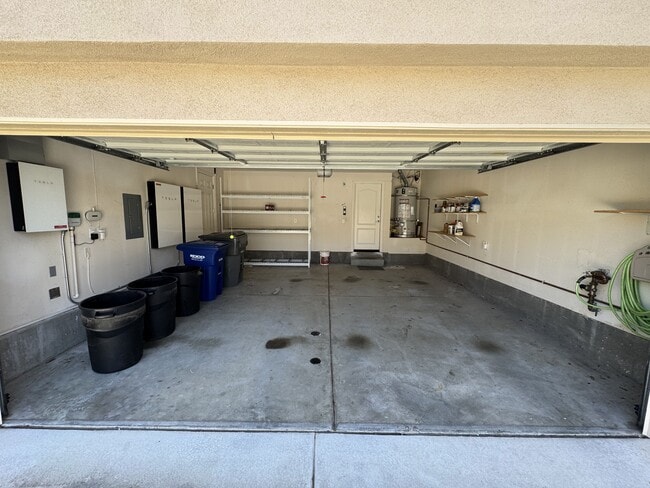 Building Photo - 851 Antilla Way