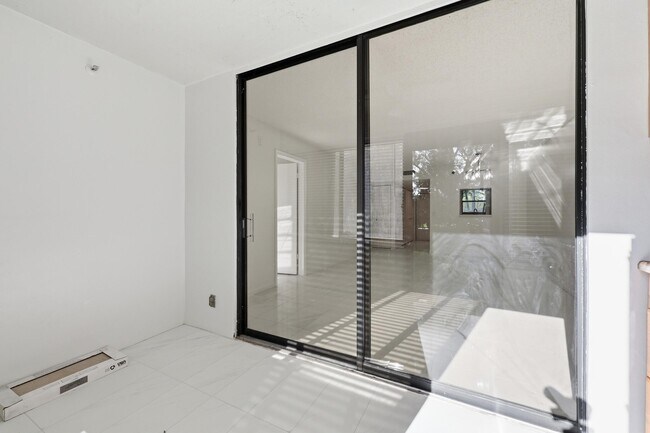 Building Photo - 4700 Lucerne Lakes Blvd W