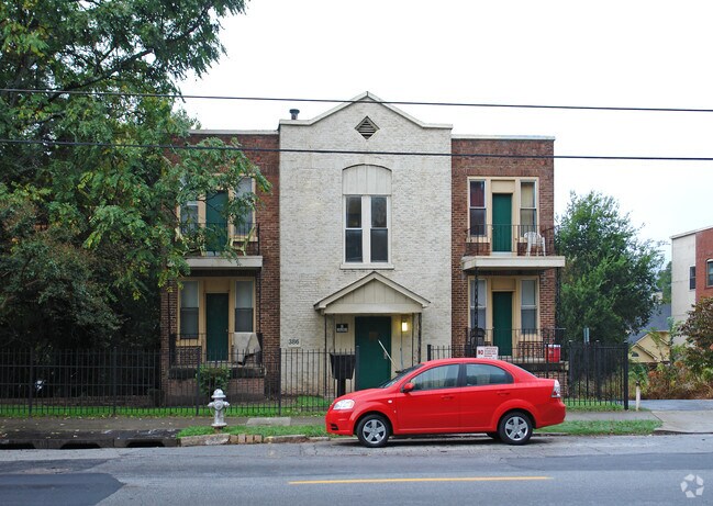 Building Photo - 386 NE Parkway Dr