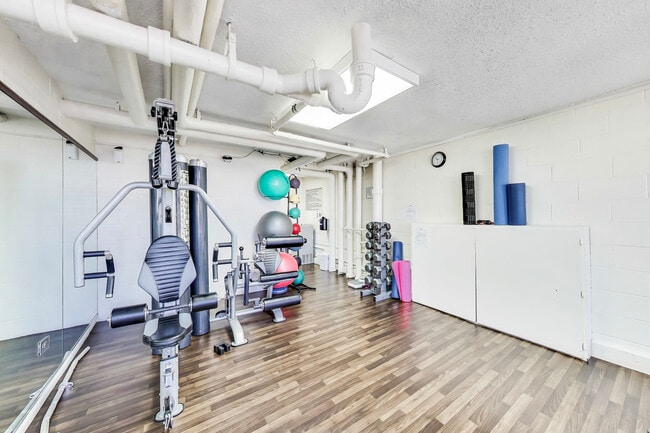 Building Photo - 100 E Walton St