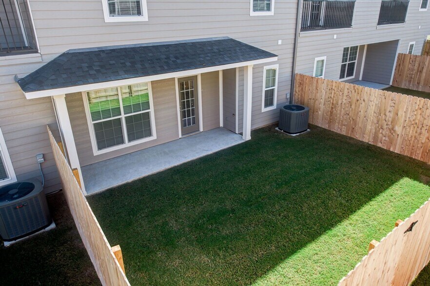 Building Photo - August 2026 Move in - 4/4.5 Townhome in The Revelry!