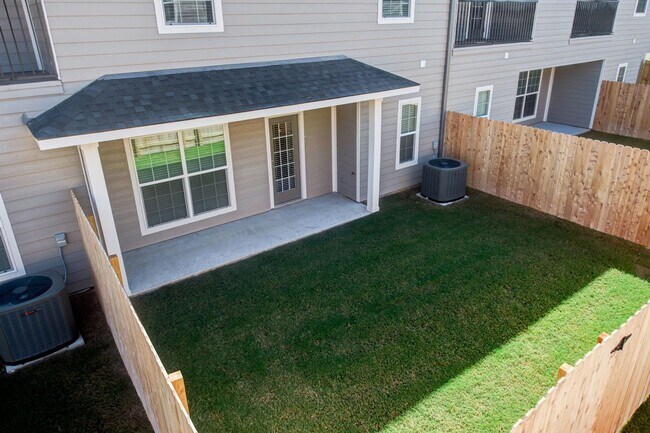 Building Photo - August 2026 Move in - 4/4.5 Townhome in The Revelry!