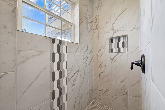 Building Photo - 2410 Engeling Rd