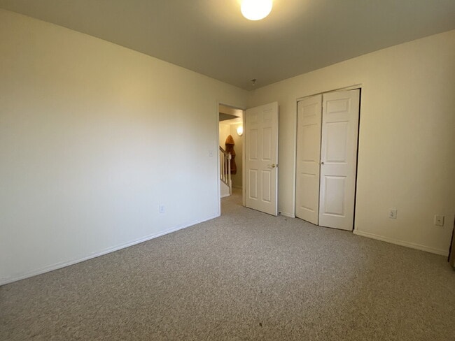 Building Photo - Spacious 4-bedroom with Panoramic Deck Next to Ferndale High