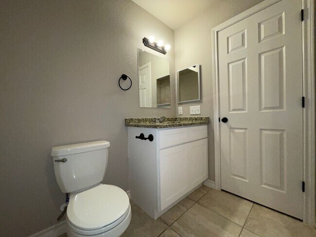 Building Photo - MOVE IN SPECIAL!!! Town home for rent
