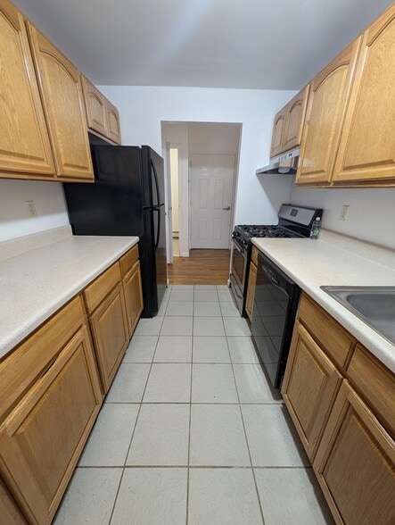 Kitchen - 751 Essex St
