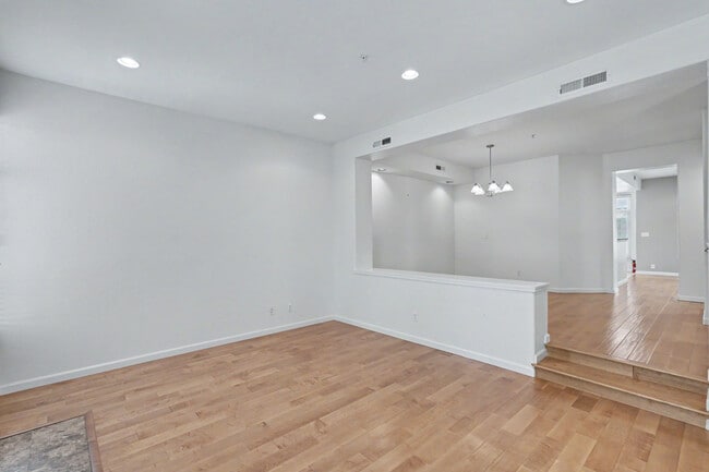 Building Photo - 437 Camille Cir