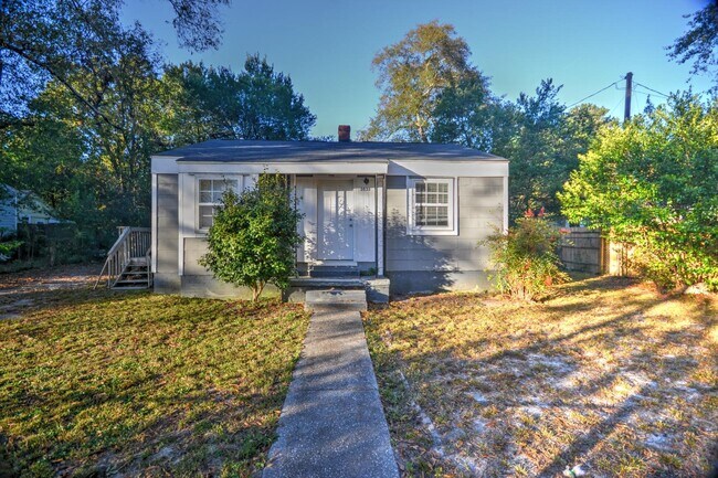 Primary Photo - 3835 Capers Ave
