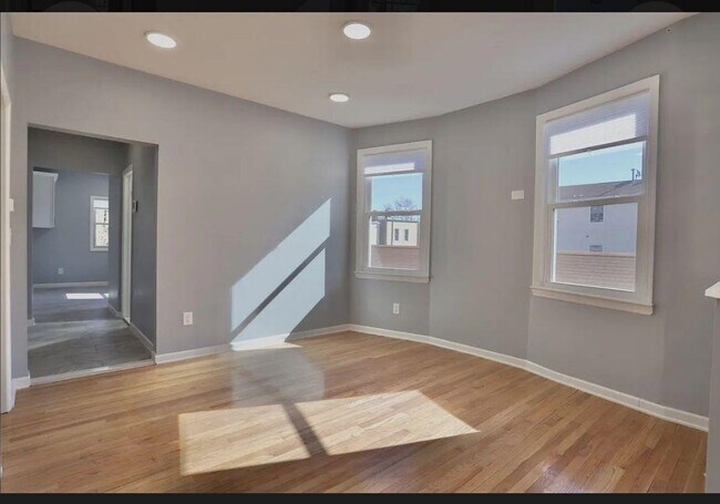 Building Photo - 146 Clarke Ave