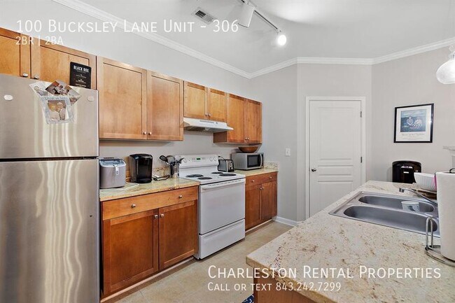 Building Photo - 100 Bucksley Ln