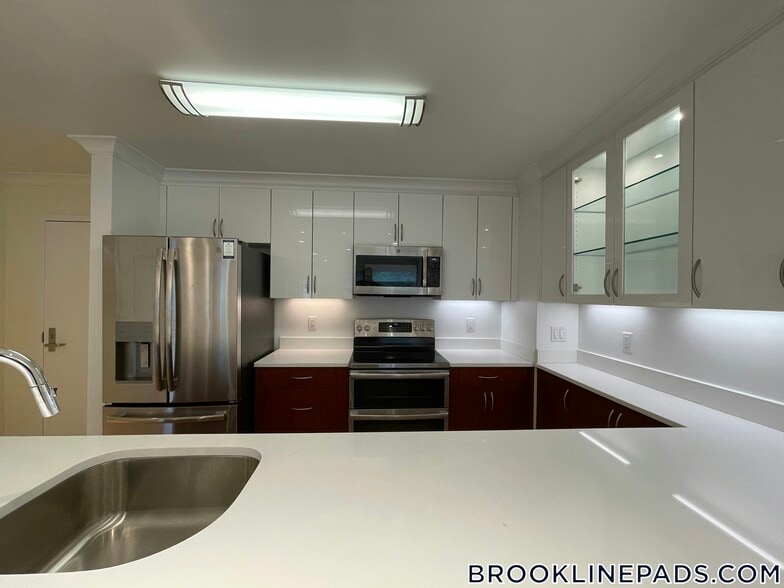 Primary Photo - 1443 Beacon St