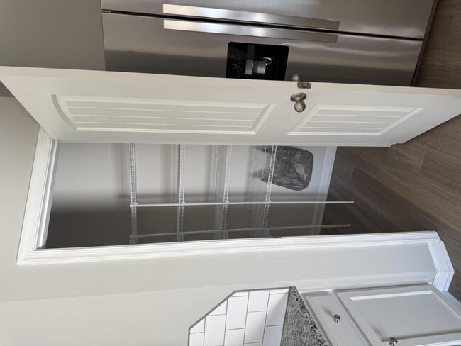 Building Photo - 185 Hampstead Blvd