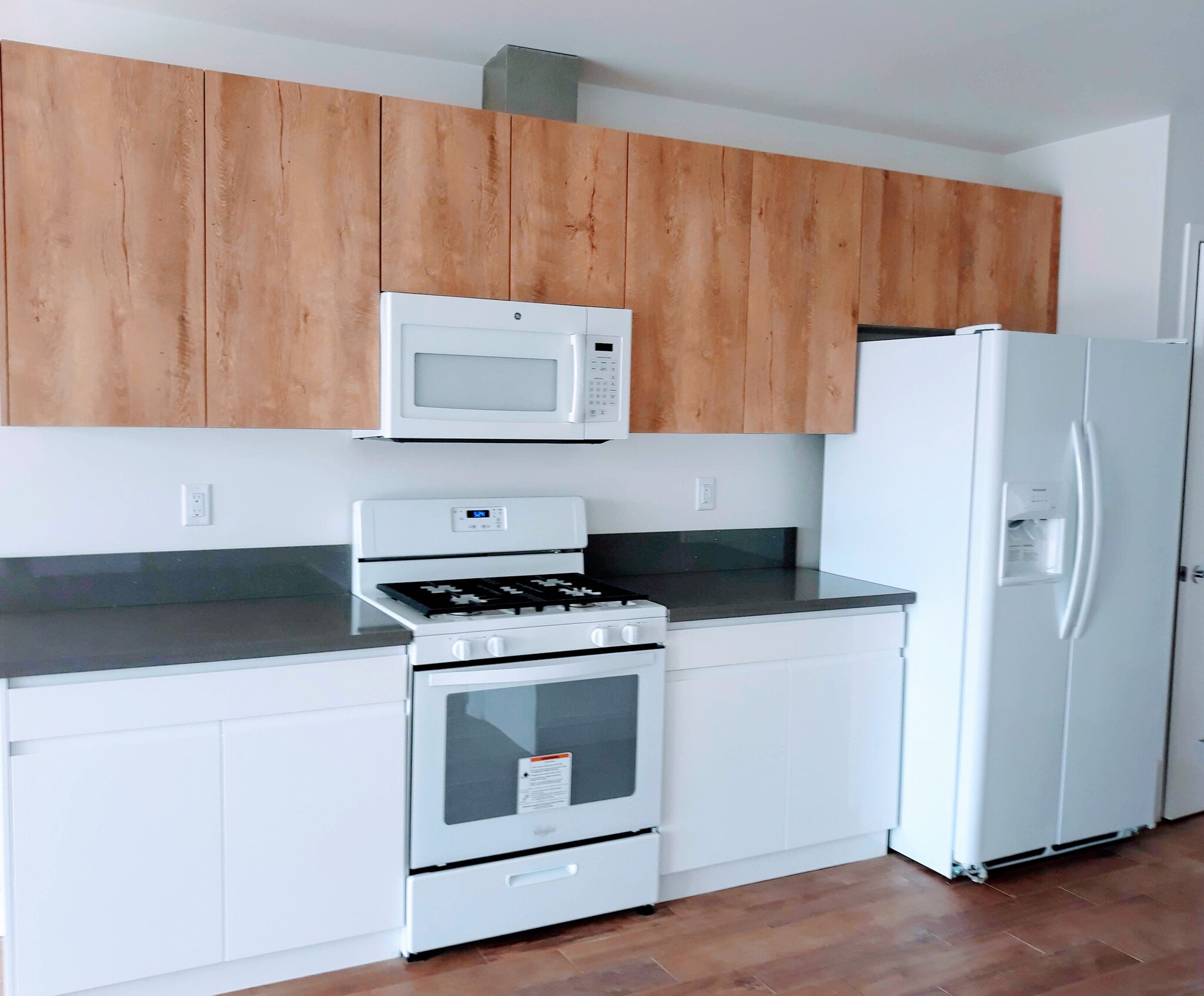 Building Photo - 5040 Santa Monica Ave