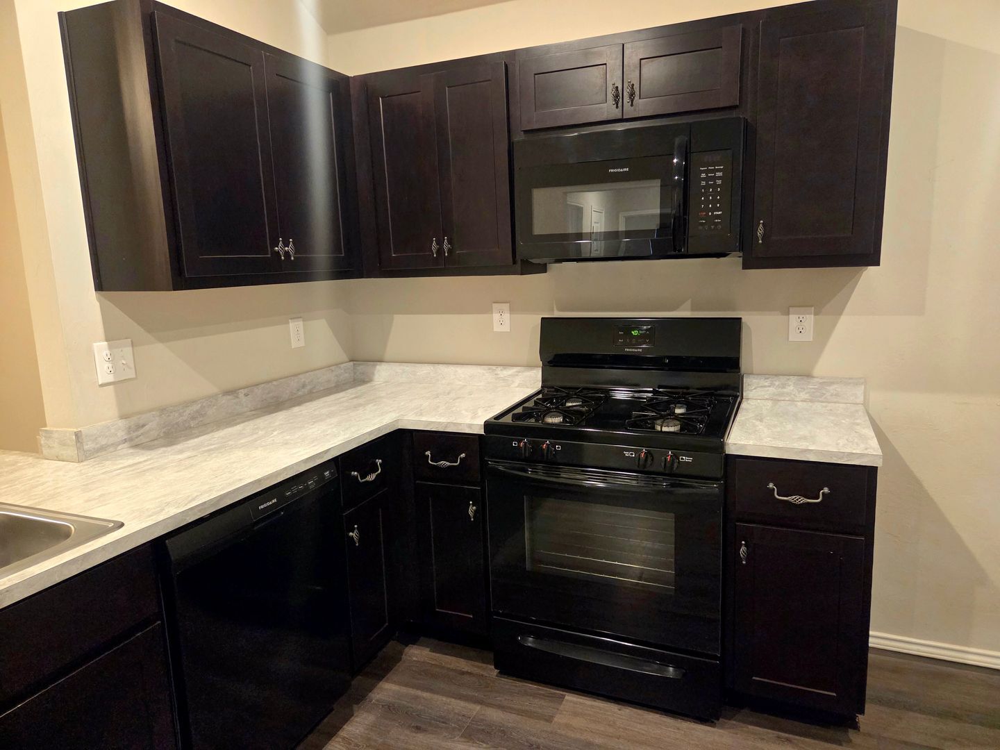 Building Photo - 9704 Saddle Dr