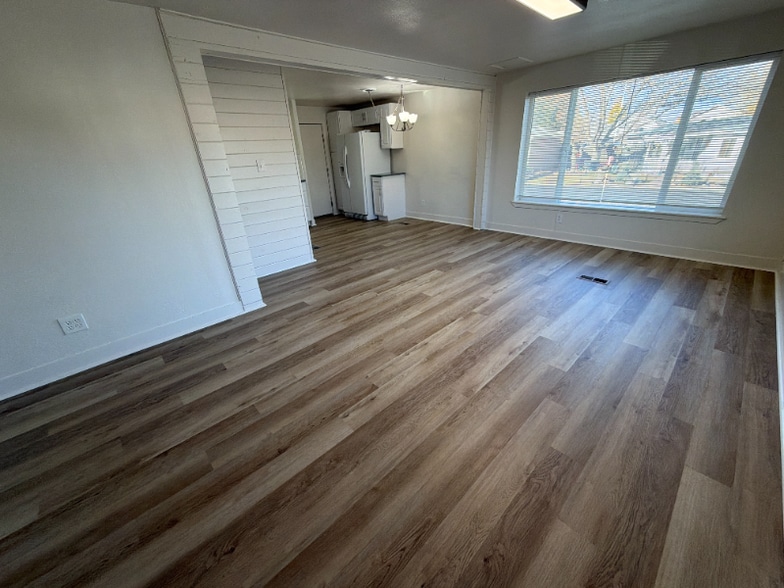 Building Photo - 8401 Peakview Dr