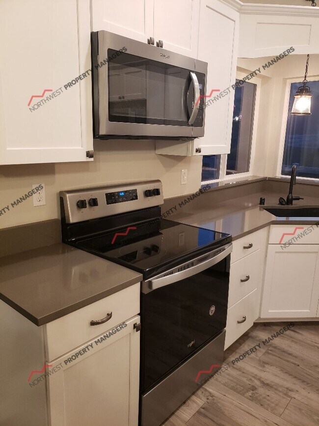 Building Photo - STATUS: AVAILABLE  | R245A | $2095 *** 1 ST FULL MONTH FREE - MOVE IN SPECIAL!!!