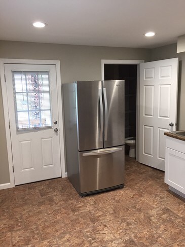 kitchen - 306 Lindsay Ave