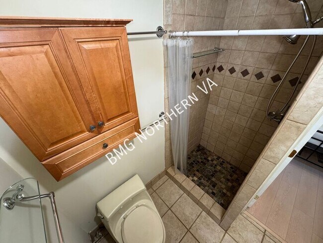 Building Photo - 8903 Tudor Ln