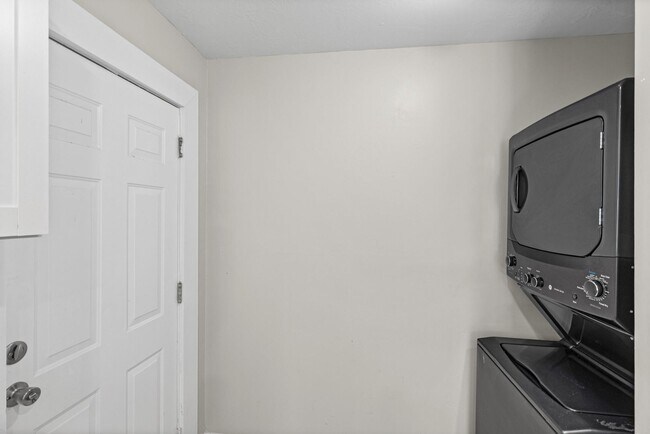 Building Photo - 1831 Catalina Dr