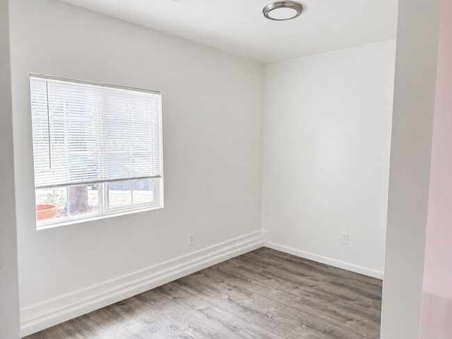 Building Photo - 753 Cardona Ave