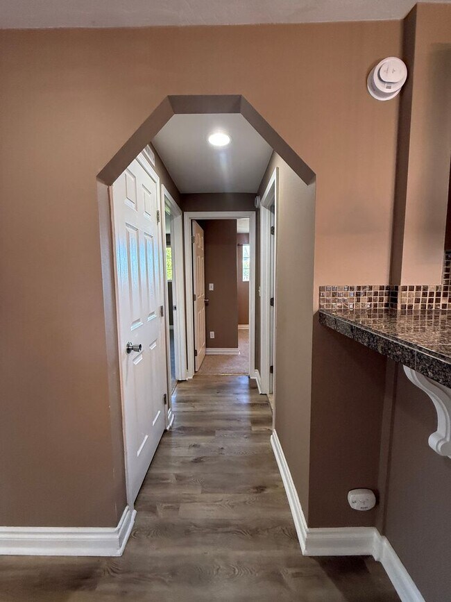Building Photo - Updated 2-Bedroom Condo West Richland