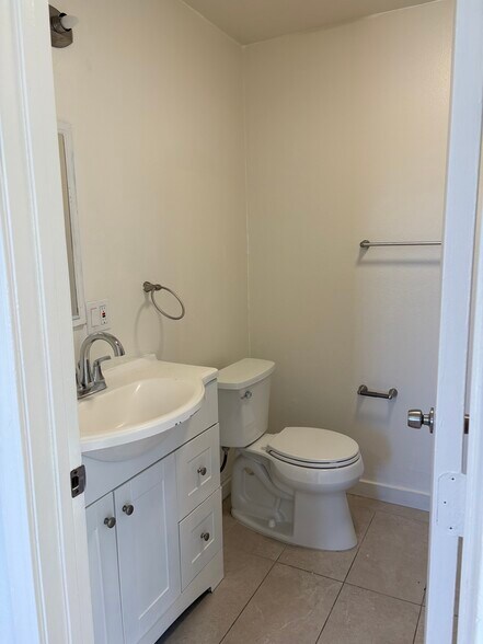 Building Photo - 801 Myrtle Ave