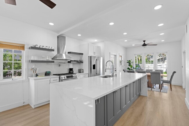 Building Photo - 419 30th St