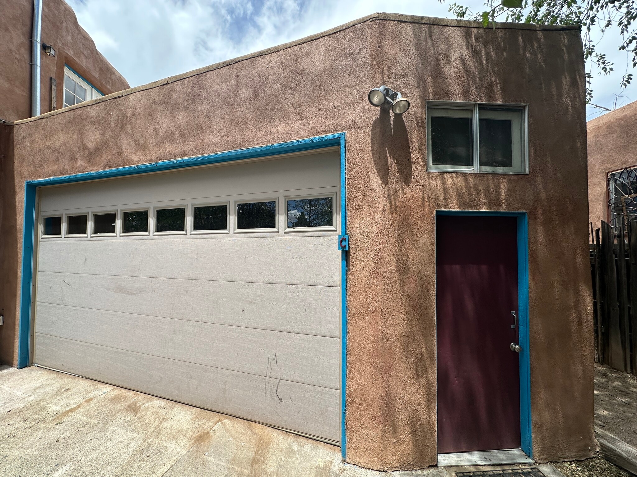 Building Photo - 409 La Joya Rd