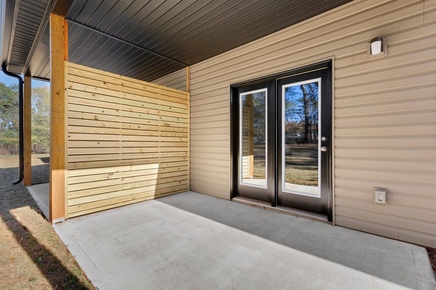 Building Photo - 170 Weaver Line