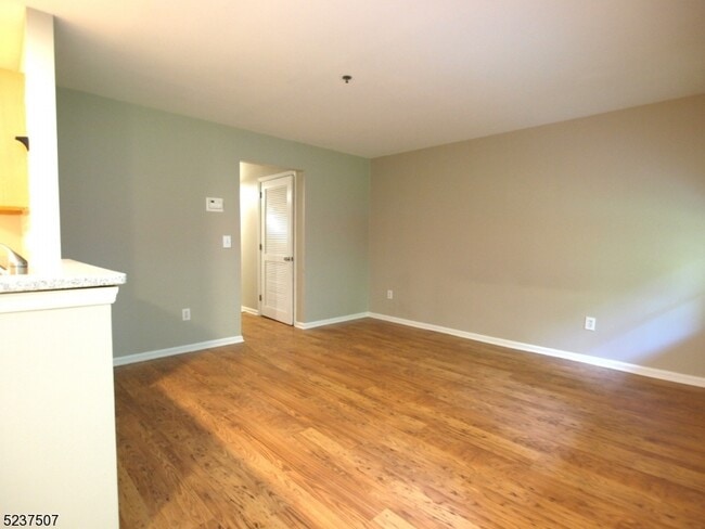 Building Photo - 5007 Tudor Dr