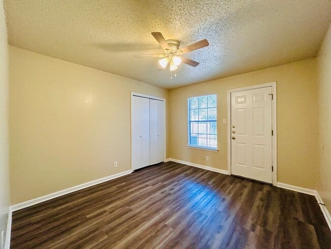 Building Photo - 9219 Kempler Dr