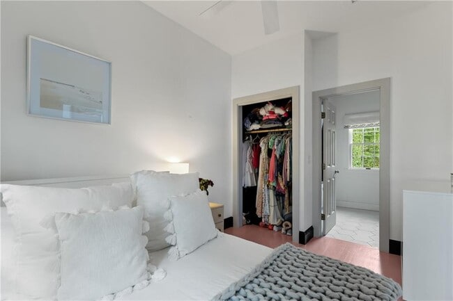 Building Photo - 729 Bellevue Ave