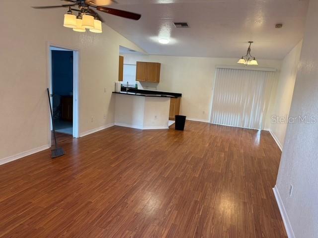 Building Photo - 911 Valmar St