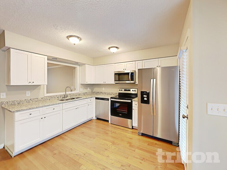 Building Photo - 2113 Putnam Ln