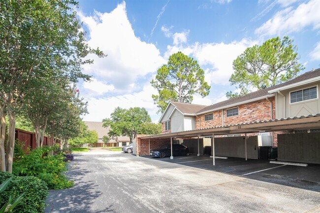 Building Photo - 515 Tallowood Rd