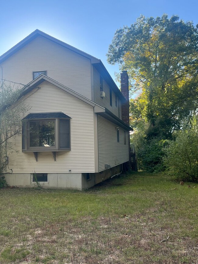 Building Photo - 2 Br / 2Ba Home with water views in Wareha...