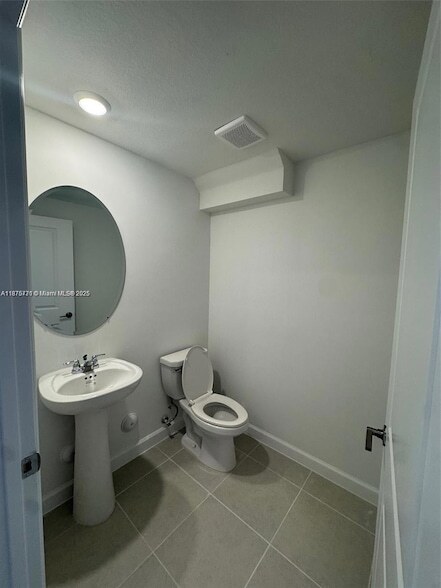 Building Photo - 2516 SE 27th Dr