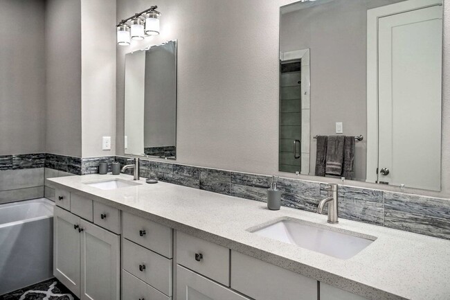 Building Photo - 6403 Bowling Green St