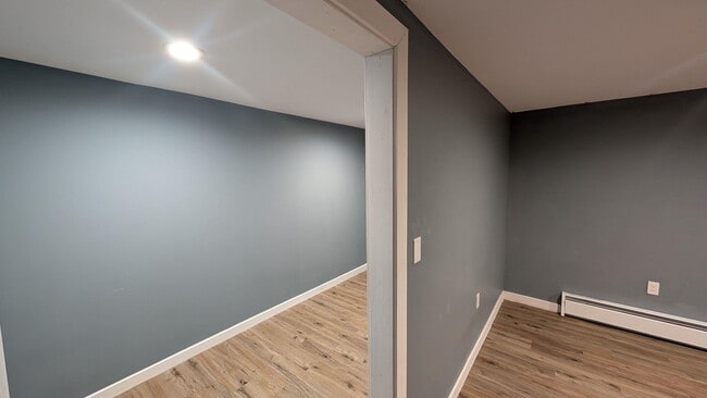 Building Photo - 266 Bell St