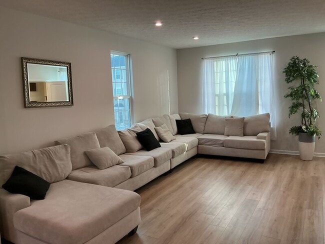 Building Photo - 836 Blackcomb Dr