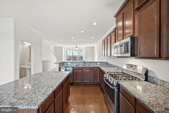 Building Photo - 117 Rotunda Dr