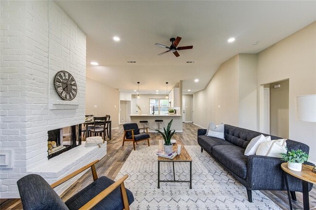 Building Photo - 15706 Amapola Dr