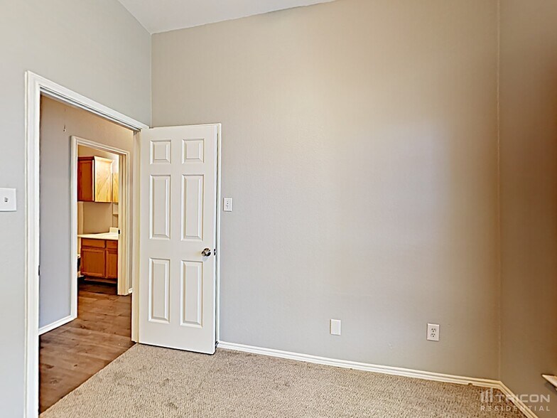 Building Photo - 2109 Pecan Creek Dr