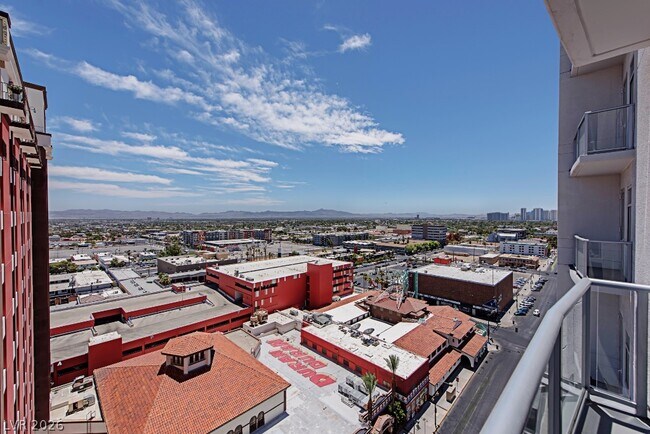 Building Photo - 150 S Las Vegas Blvd