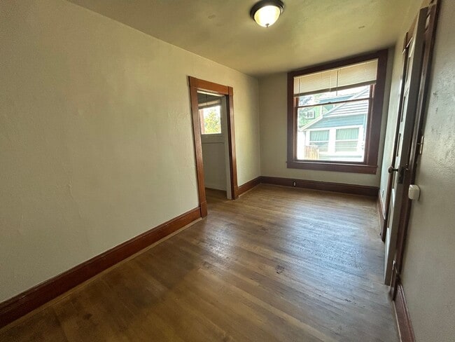 Building Photo - 1 Bed, 1 Bath 7 Plex