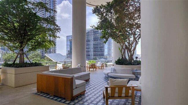 Building Photo - 801 S Miami Ave