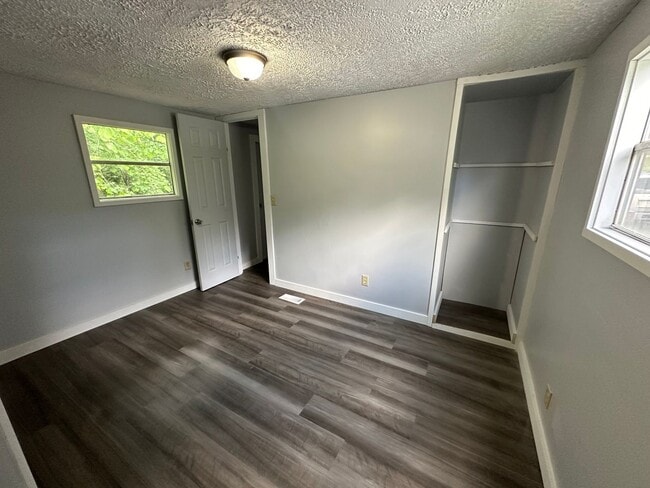 Building Photo - Updated single wide. Water/lawn care inclu...