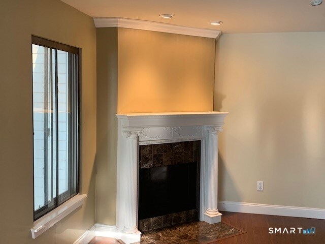 Building Photo - 16 Greenbriar Dr