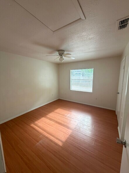 Building Photo - 717 Angelina Ln